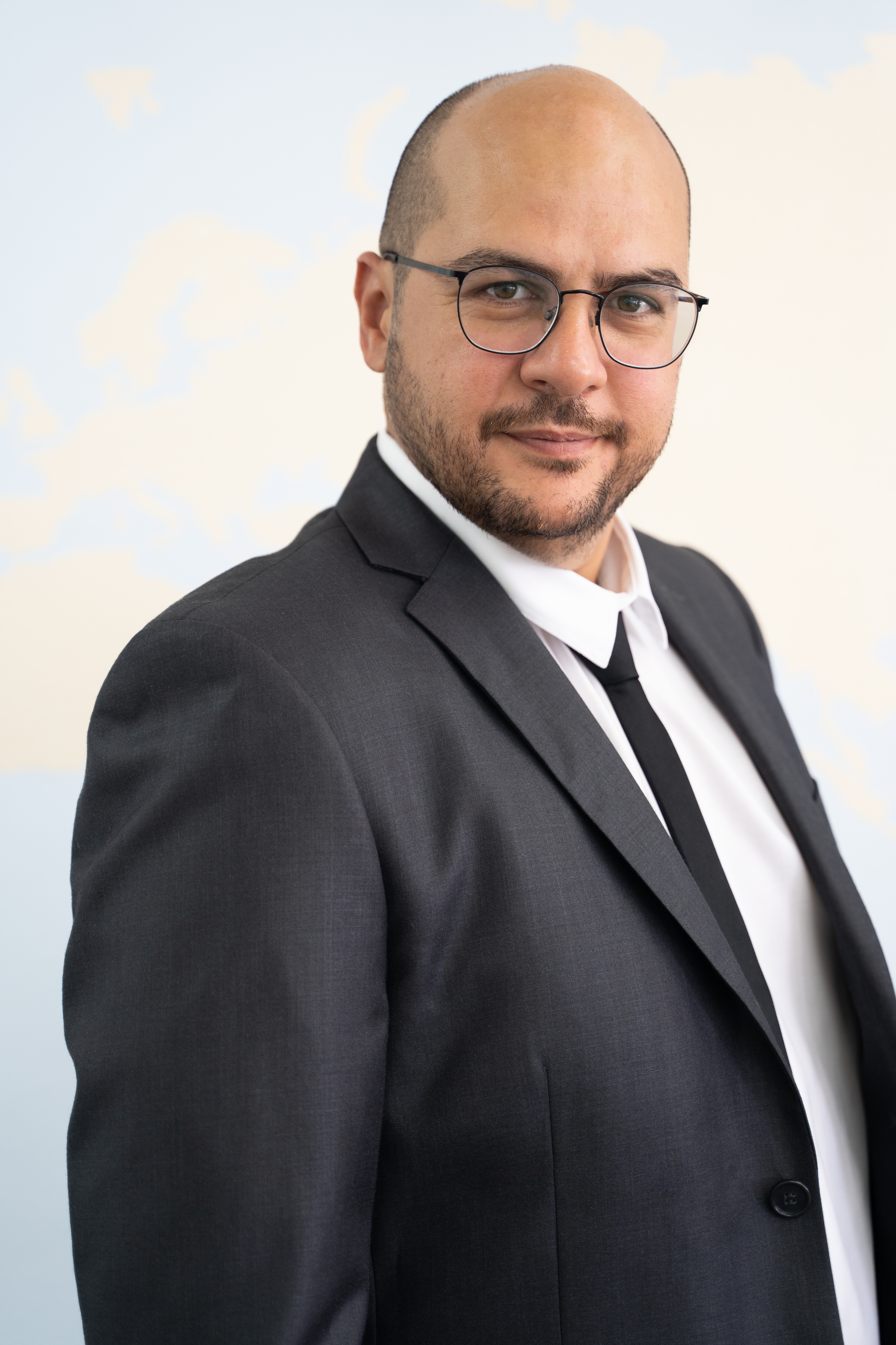 עורך דין גבריאל בנטוב במשרד לב המשפט - מומחה למשפט משפחה בינלאומי, הסדרת מעמד לבן זוג זר, איחוד משפחות וגירושין בישראל